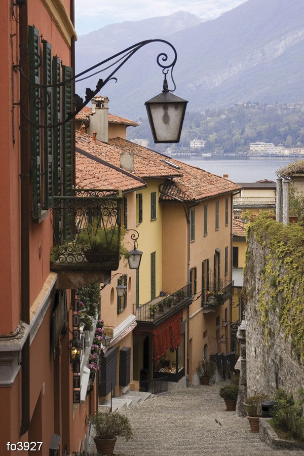 ulitsa-v-nebolshoy-derevne