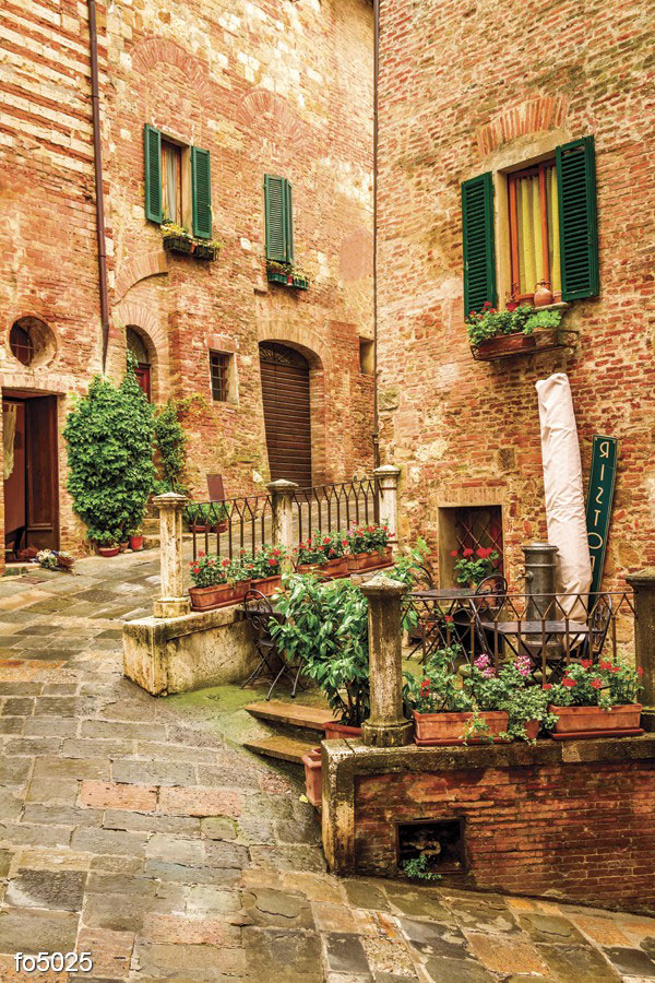 staryy-dvorik-v-perudzhe