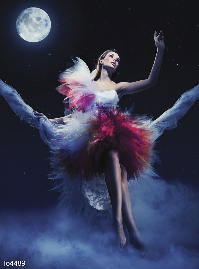 devushka-na-kachelyakh