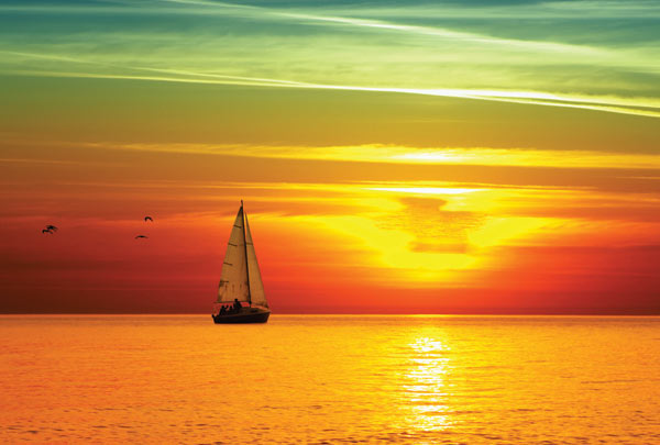 m240-parusnik-na-fone-zakata