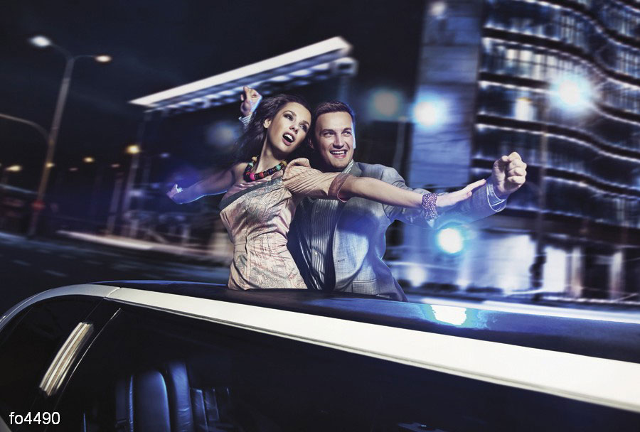 parochka-na-fone-nochnogo-goroda