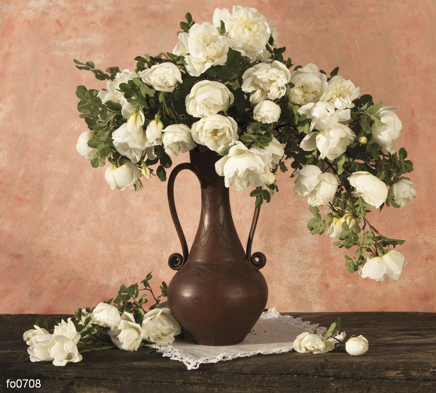 belye-rozy-liliya-kulianionak